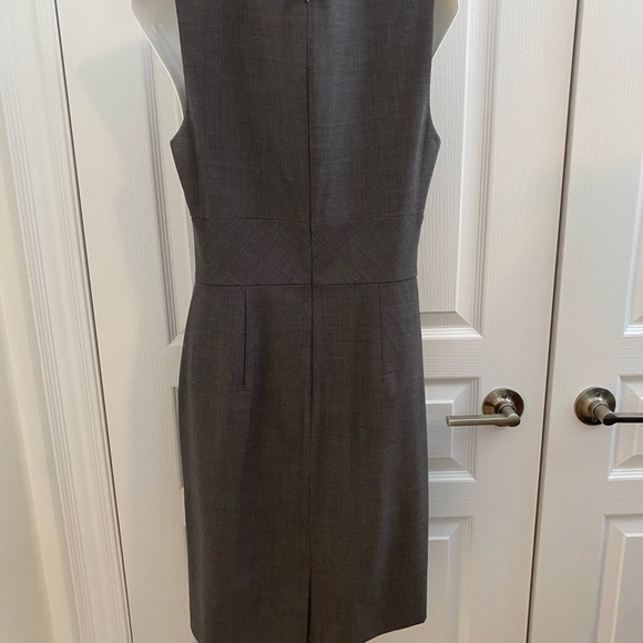 Banana Republic size 2 grey dress. Worn once. No stains, discolouration. - Picture 6 of 13